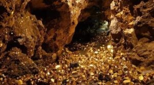 সোনার মাটি ‘ল্যান্ড অফ গোল্ড’: যেখানে মাটিতে লুকিয়ে রয়েছে লক্ষ টাকার সোনা।